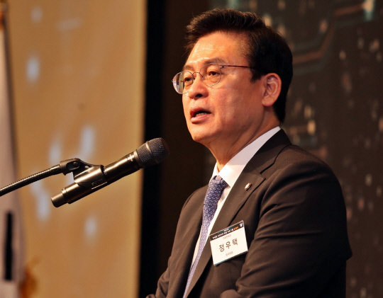 국민의힘 소속 제21대 국회 후반기 부의장을 맡고 있는 정우택 의원.